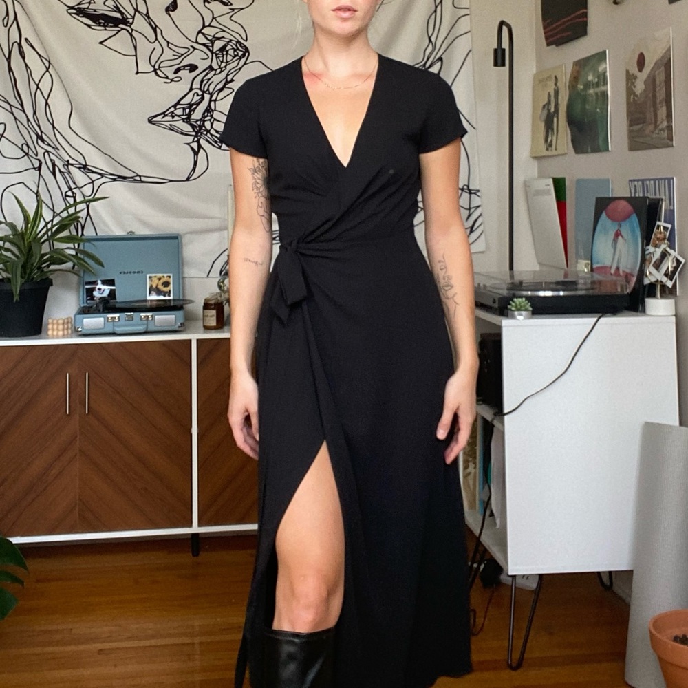 Aritzia Babaton Wrap Dress